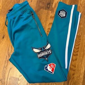 Hornet’s NBA pants. Slim cut with zipper pockets front and back. Medium